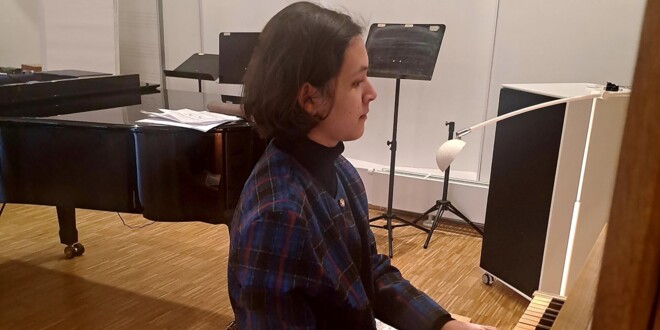 Orgelstuderende Rafaela på Sjællands Kirkmusikskole